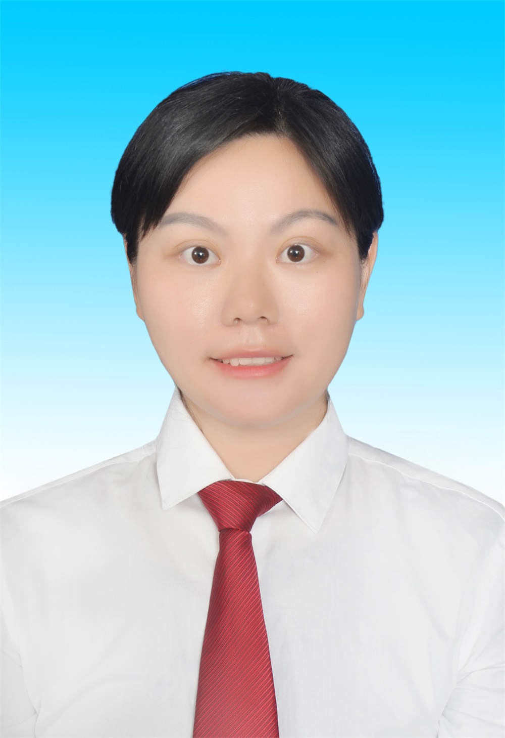 彭芳.jpg